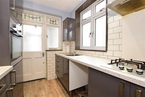 35 Grantock Road, London, E17 4DF
