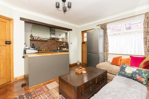 32 Welton Mount, Leeds, LS6 1ET