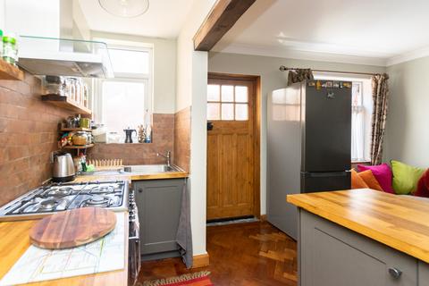 32 Welton Mount, Leeds, LS6 1ET