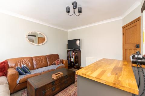 32 Welton Mount, Leeds, LS6 1ET