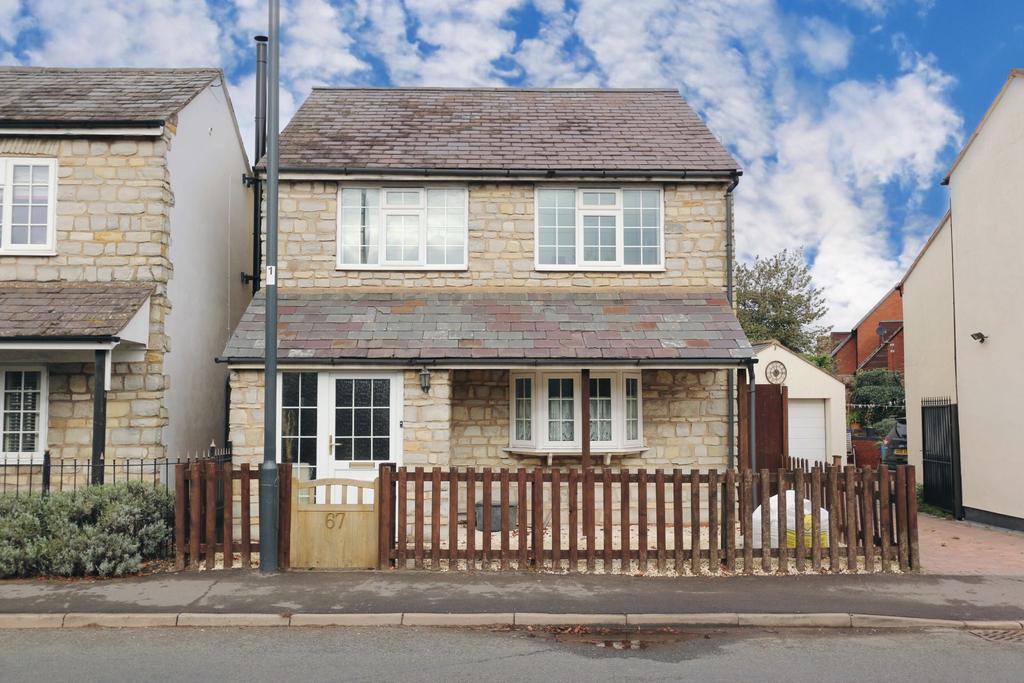 Tower Hill, Bidford 0n Avon, Alcester, B50 3 bed detached house £950