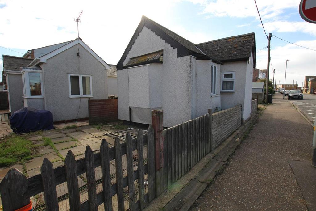 Meadow Way, Jaywick, ClactononSea 2 bed bungalow for sale £65,000