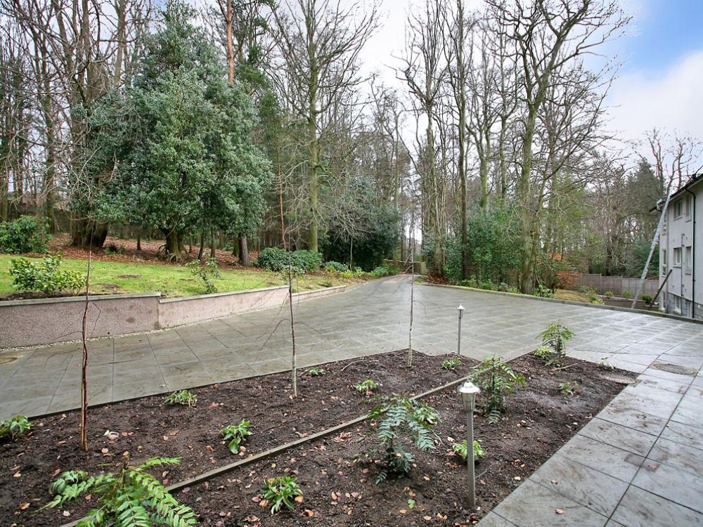 10 Wellwood Mansions − Garden Area