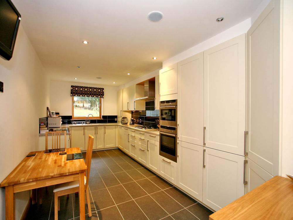 10 Wellwood Mansions − Kitchen