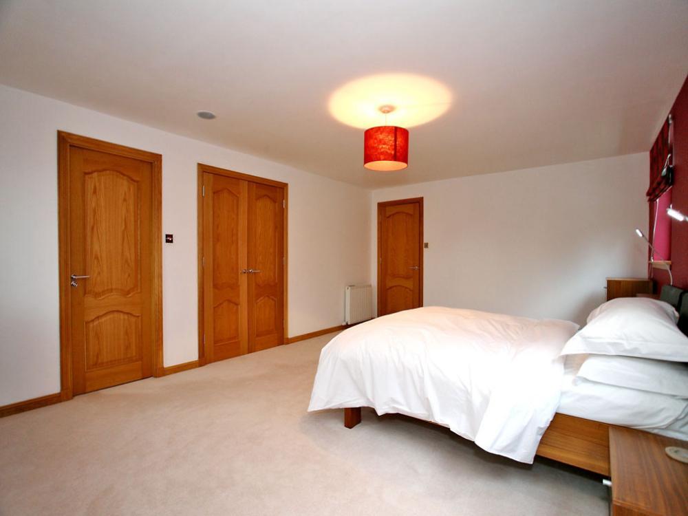 10 Wellwood Mansions − Bedroom
