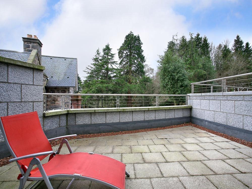 10 Wellwood Mansions − Balcony