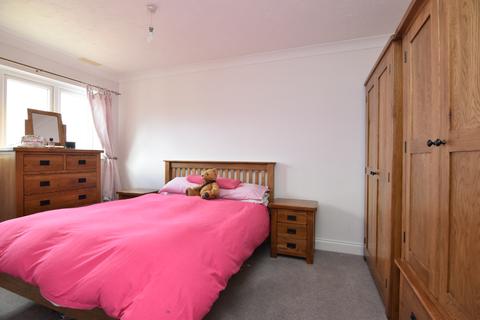 10 Coniston Close, Boscombe Down, Salisbury, SP4 7QJ