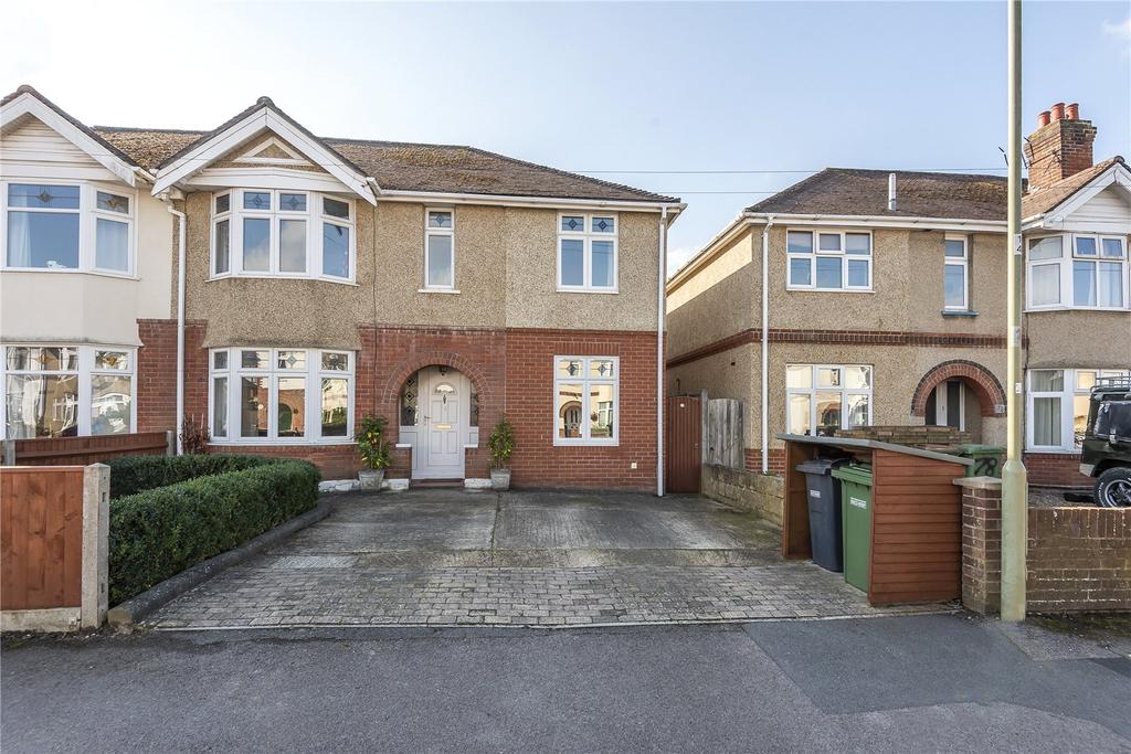 Kipling Road, Eastleigh, Hampshire, SO50 4 bed semidetached house £