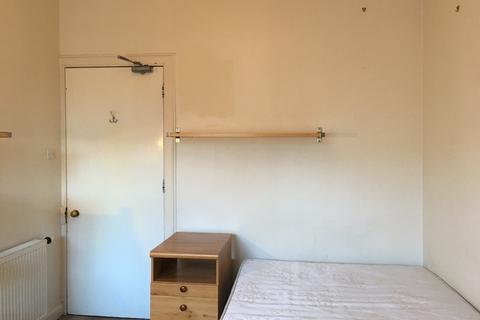 3 bedroom flat to rent, Blackwood Crescent, Newington, Edinburgh, EH9