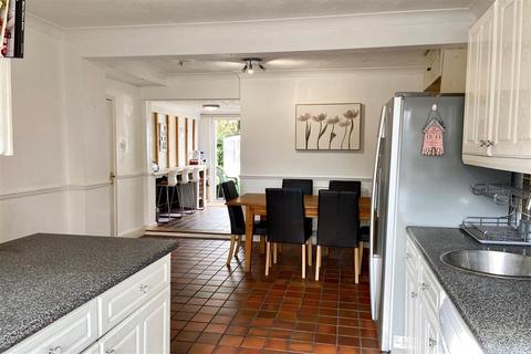 3 Brockman Crescent, Dymchurch, Romney Marsh, TN29 0TT