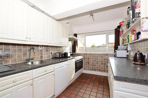 3 Brockman Crescent, Dymchurch, Romney Marsh, TN29 0TT