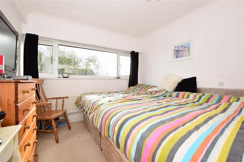 3 Brockman Crescent, Dymchurch, Romney Marsh, TN29 0TT