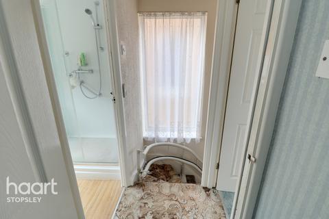 3 Sunningdale, Luton, LU2 7TF