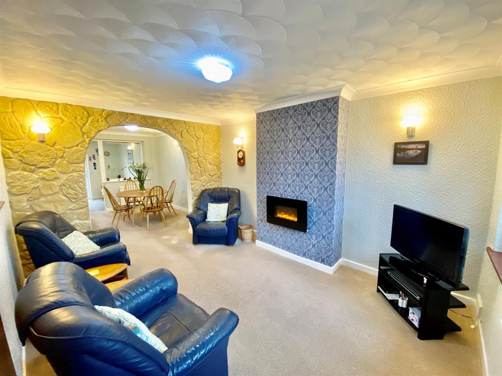 Thorne Drive, Little Sutton, Cheshire, CH66 4NU 4 bed semidetached