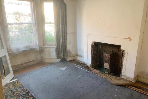 15 Stuart Road, Folkestone, CT19 6NL