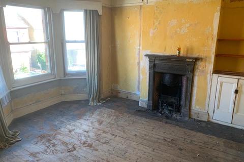 15 Stuart Road, Folkestone, CT19 6NL