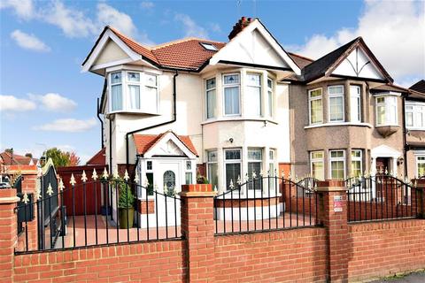 72 Woodford Avenue, Ilford, IG2 6XF