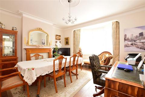 72 Woodford Avenue, Ilford, IG2 6XF