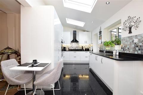 72 Woodford Avenue, Ilford, IG2 6XF