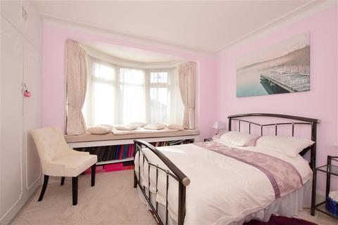 72 Woodford Avenue, Ilford, IG2 6XF