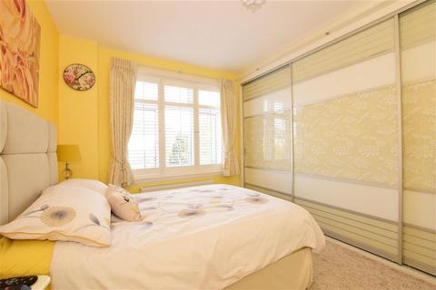 72 Woodford Avenue, Ilford, IG2 6XF