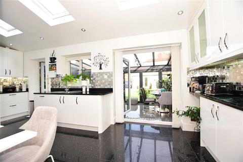 72 Woodford Avenue, Ilford, IG2 6XF