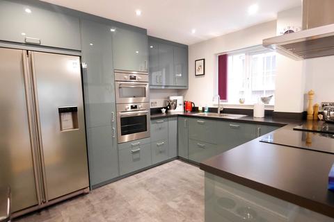 18 Blackthorn Close, Gedling, Nottingham, NG4 4AU