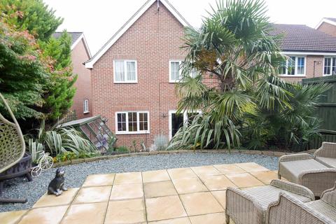 18 Blackthorn Close, Gedling, Nottingham, NG4 4AU