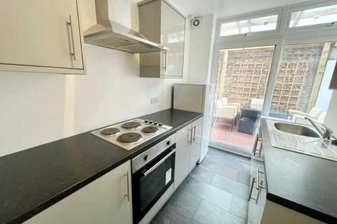 3 bedroom apartment to rent, Ship Street, Brighton