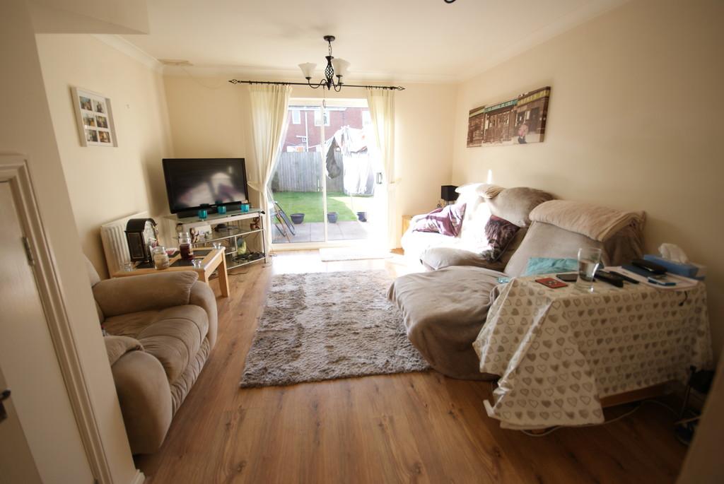 Petersfield Close, Lincoln 2 bed semidetached house £750 pcm (£173 pw)