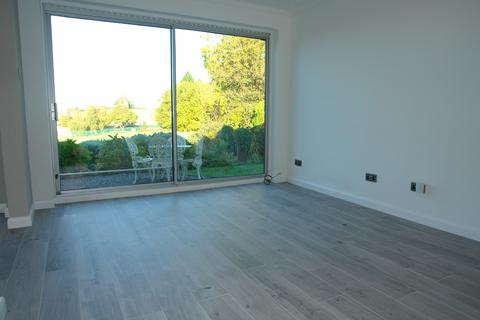 28 Cathedral Road, Chadderton, Oldham, OL9 0AT
