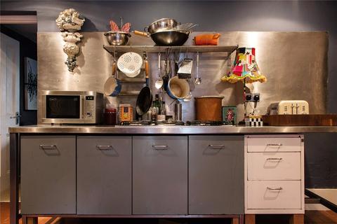 2 Barnabas Road, London, E9 5SB