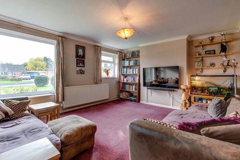 2 Meadow Close, Kington, Worcester, WR7 4DE