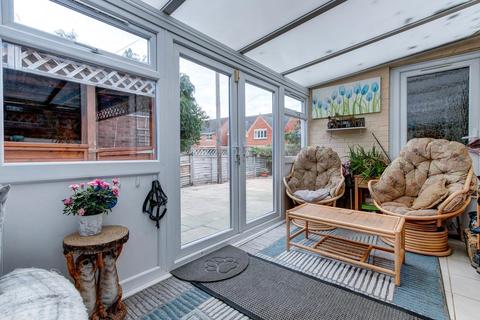 2 Meadow Close, Kington, Worcester, WR7 4DE