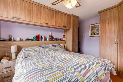 2 Meadow Close, Kington, Worcester, WR7 4DE