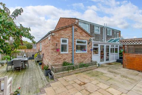 2 Meadow Close, Kington, Worcester, WR7 4DE