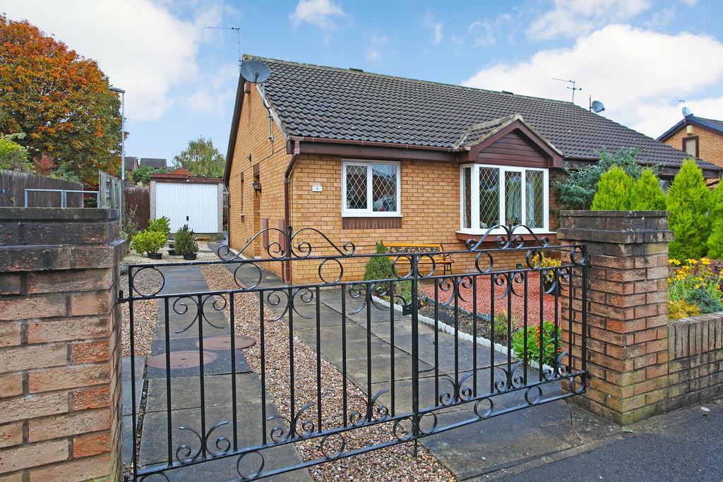 Aberfield Drive, Crigglestone 2 bed semidetached bungalow £150,000