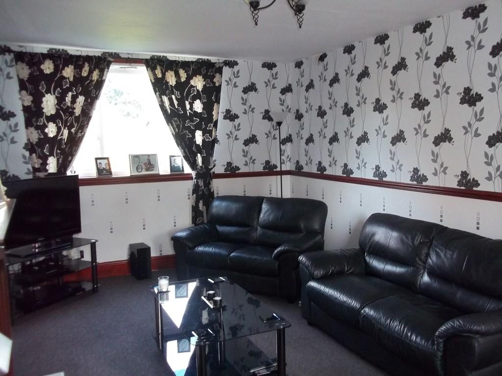 Walnut Avenue, Weaverham, Northwich 2 bed semidetached house £625