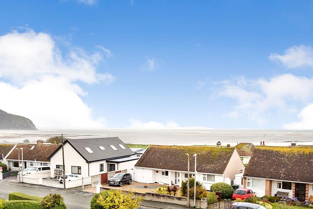 Rockfield Drive, Deganwy 3 bed detached bungalow £370,000