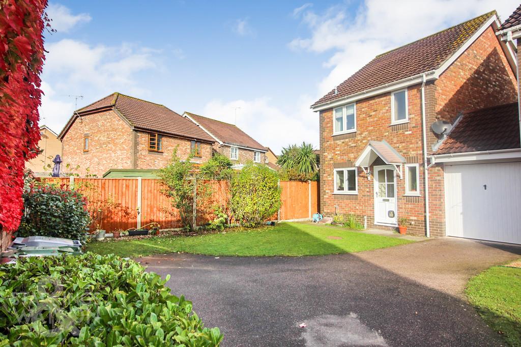 Edgehill, Dussindale, Norwich 3 bed link detached house £250,000
