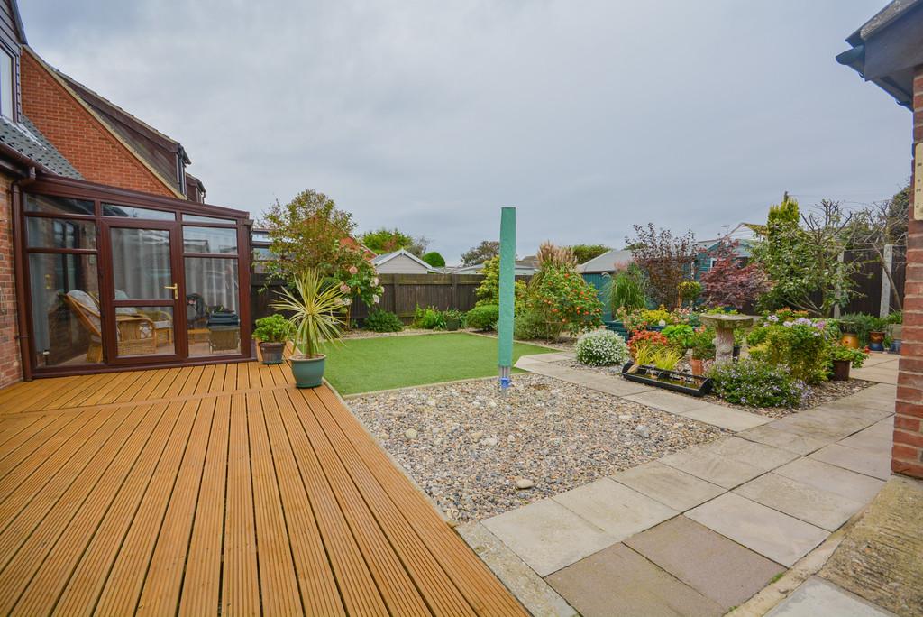 Amis Close, Trunch 3 bed detached house £350,000