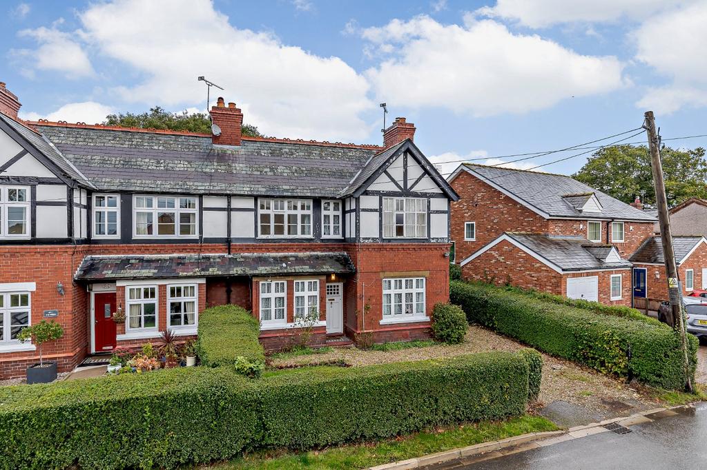 Lodge Lane, Saughall, Chester 3 bed semidetached house £195,000