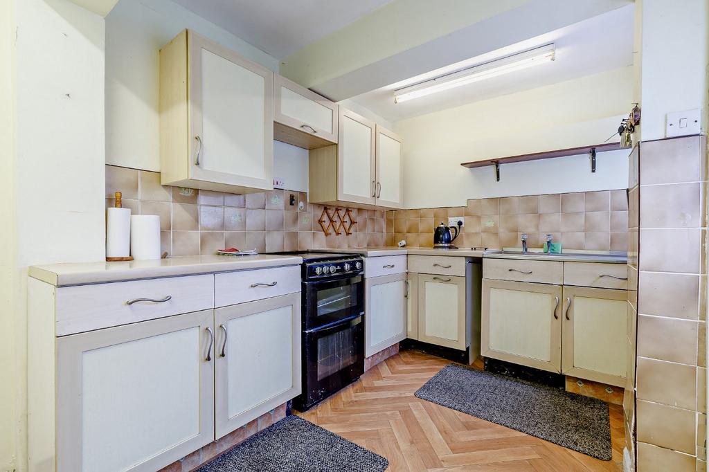 Lodge Lane, Saughall, Chester 3 bed semidetached house £195,000