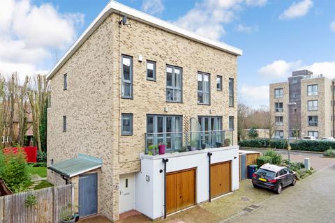 3 bedroom semi-detached house to rent - Pepys Court, Cambridge
