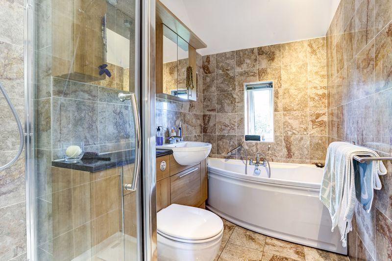 En suite   bedroom 1