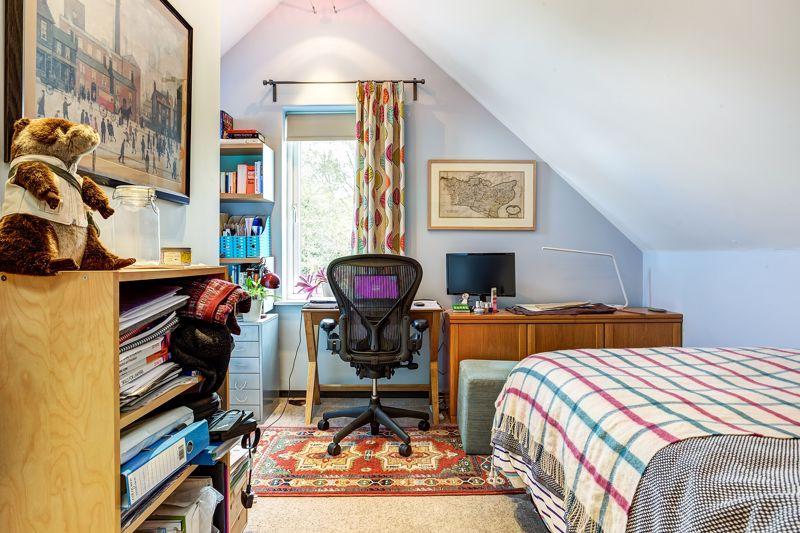 Bedroom 5/office