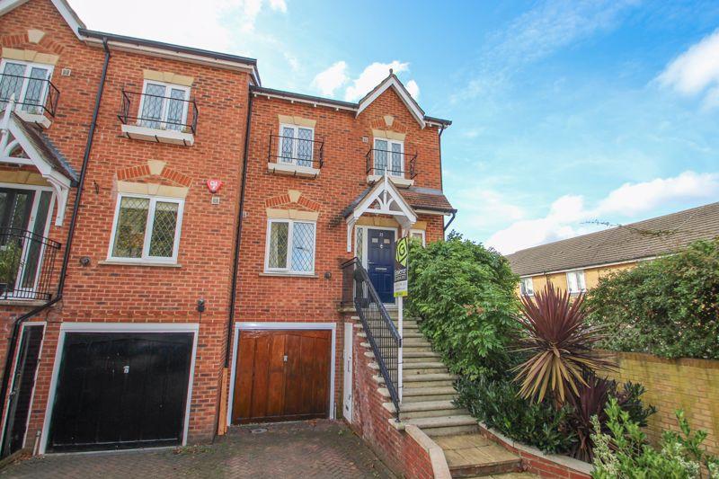 Lynwood Road, Thames Ditton 4 bed terraced house £839,950