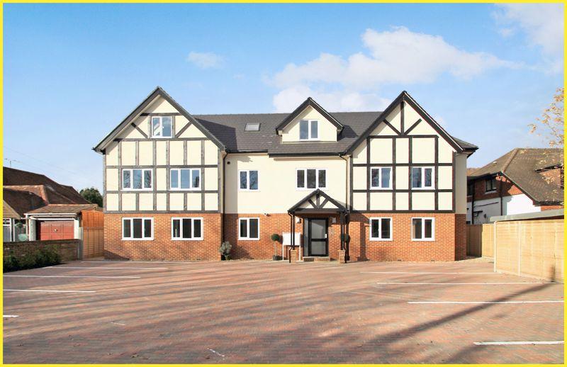 Kingswood Lane, Warlingham 2 bed apartment £368,500