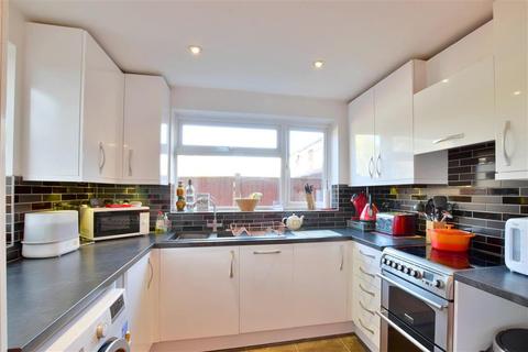 7 Arun Path, Uckfield, TN22 1NL