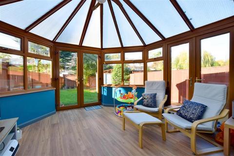 7 Arun Path, Uckfield, TN22 1NL